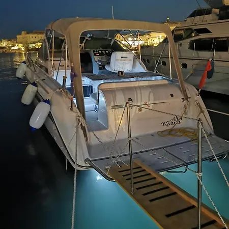 Albatiara Rent Boat Botel