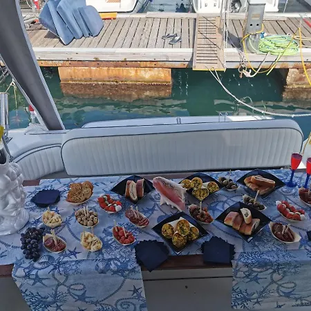 Botel Albatiara Rent Boat *