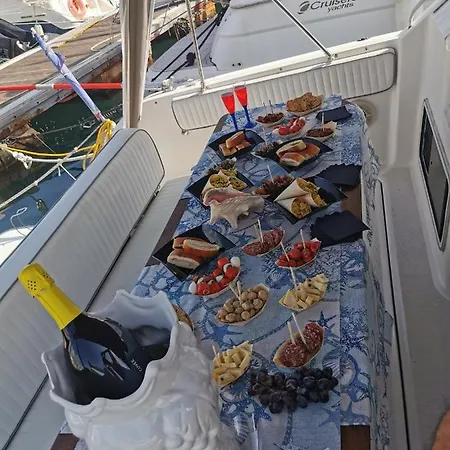 Albatiara Rent Boat Botel